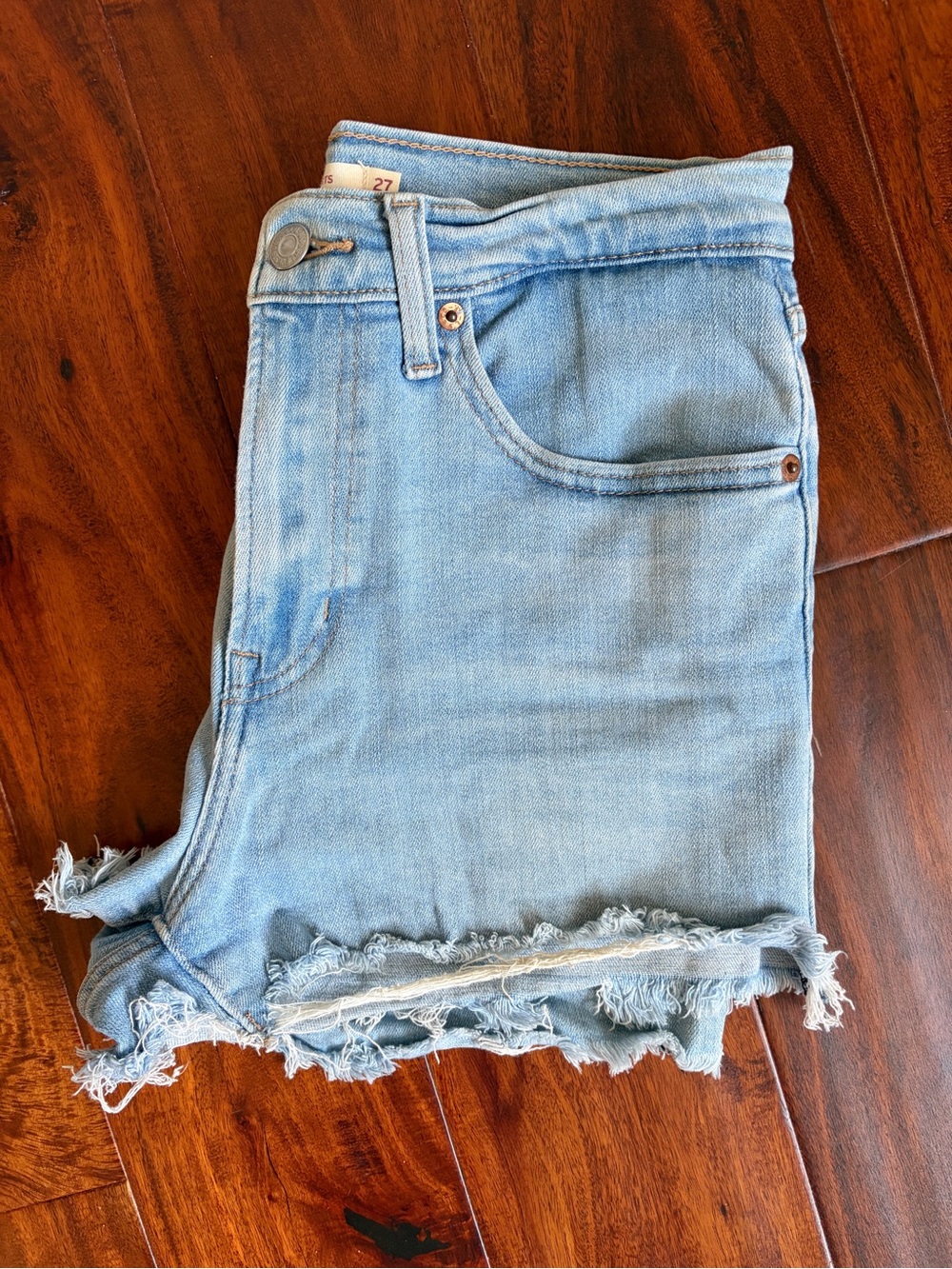 Levi’s | Women’s | High Rise Light Wash Denim Shorts | 27